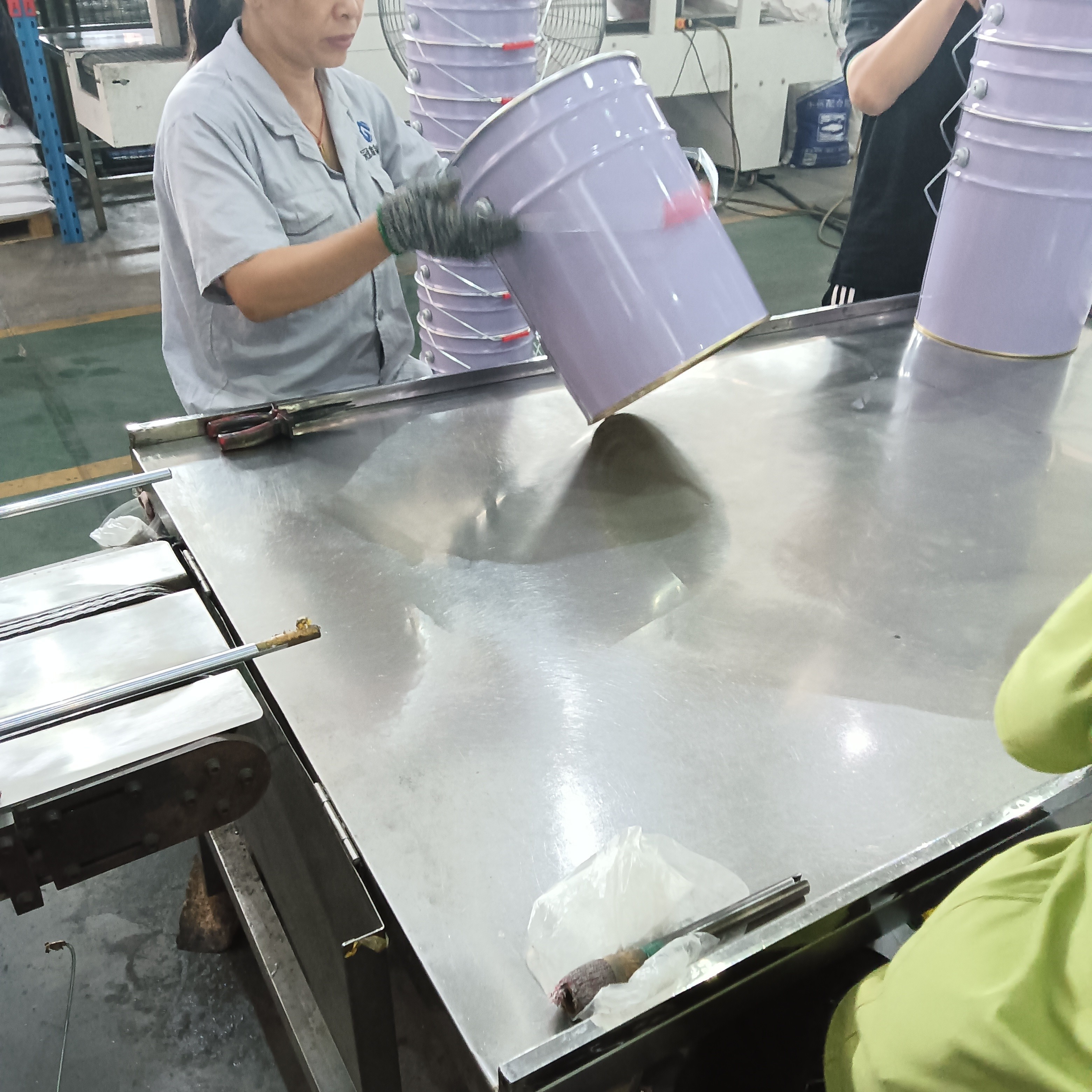 Derniers blogs de l'entreprise sur La qualité du matériau affecte le produit de peinture avec des facteurs inférieurs.
